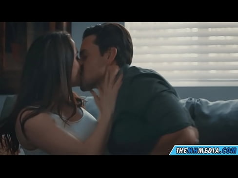 ❤️ Ngono ya kimapenzi na mama mzuri wa busty Video ya mkundu